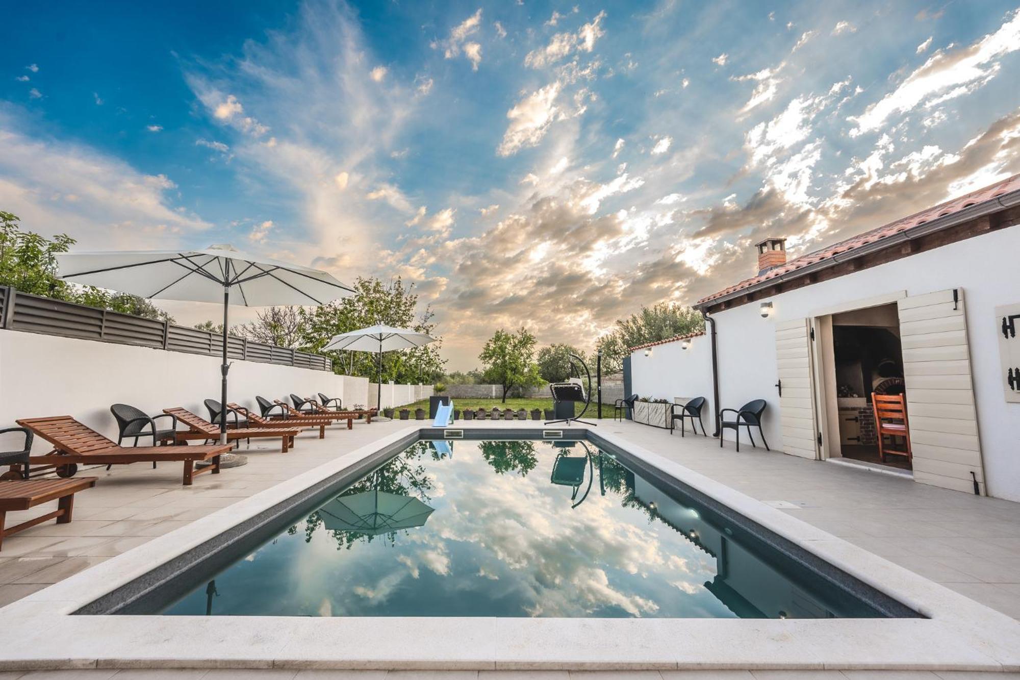 Villa Leny With Pool Sukošan Εξωτερικό φωτογραφία